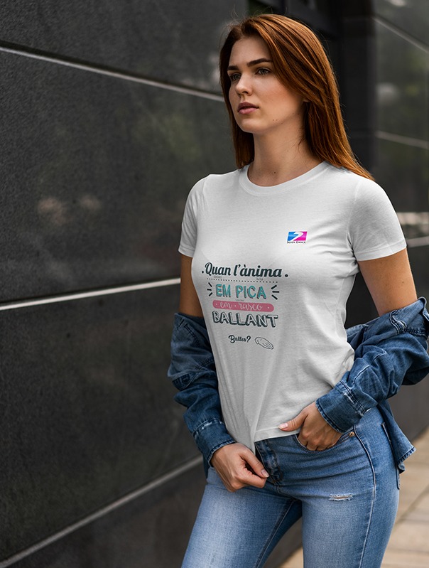 Camiseta Chica Quan l'ànima em pica em rasco ballant